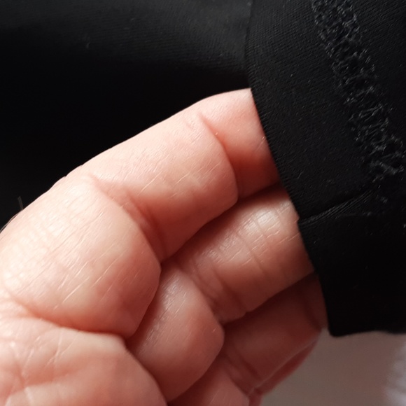 Reitmans Womens black pants. Size 12. Tapered with pockets. - Picture 12 of 13